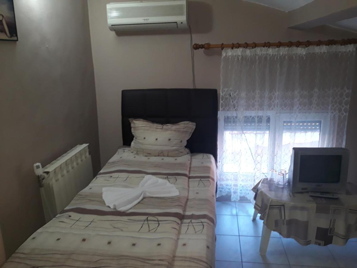 Къща За Гости "Чекичев" Svilengrad Ngoại thất bức ảnh