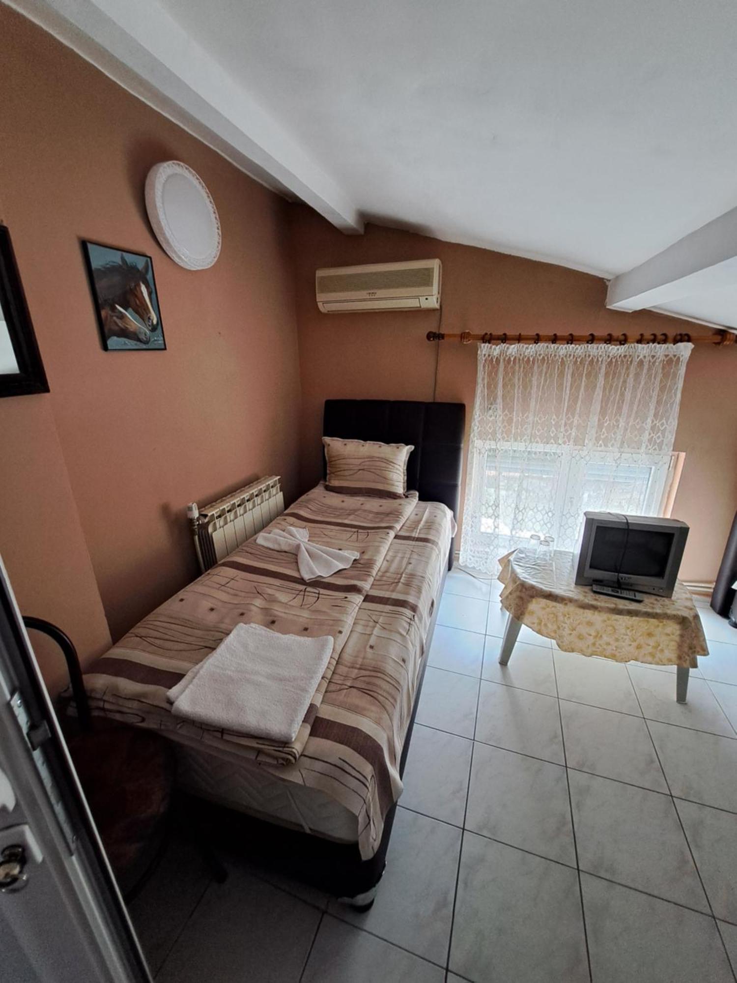 Къща За Гости "Чекичев" Svilengrad Ngoại thất bức ảnh
